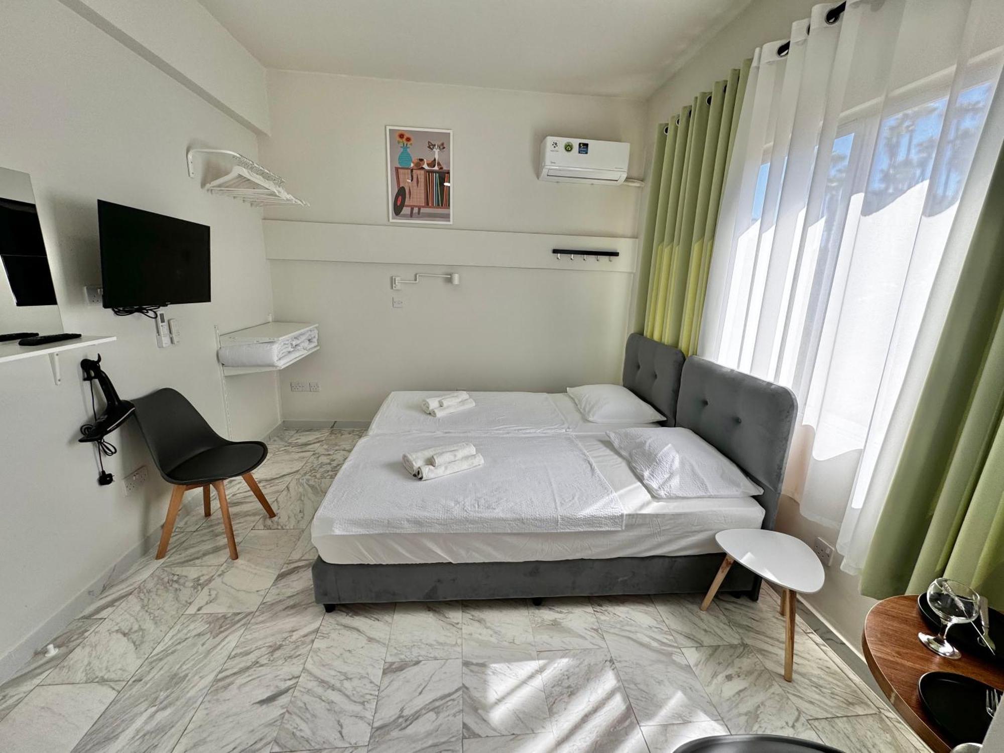Apartment Smart Comfort Roomn3 With Private Bathroom In Location 250m