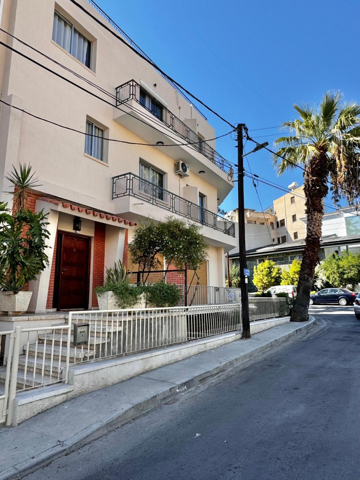 Apartment Smart Comfort Roomn3 With Private Bathroom In Location 250m Limassol