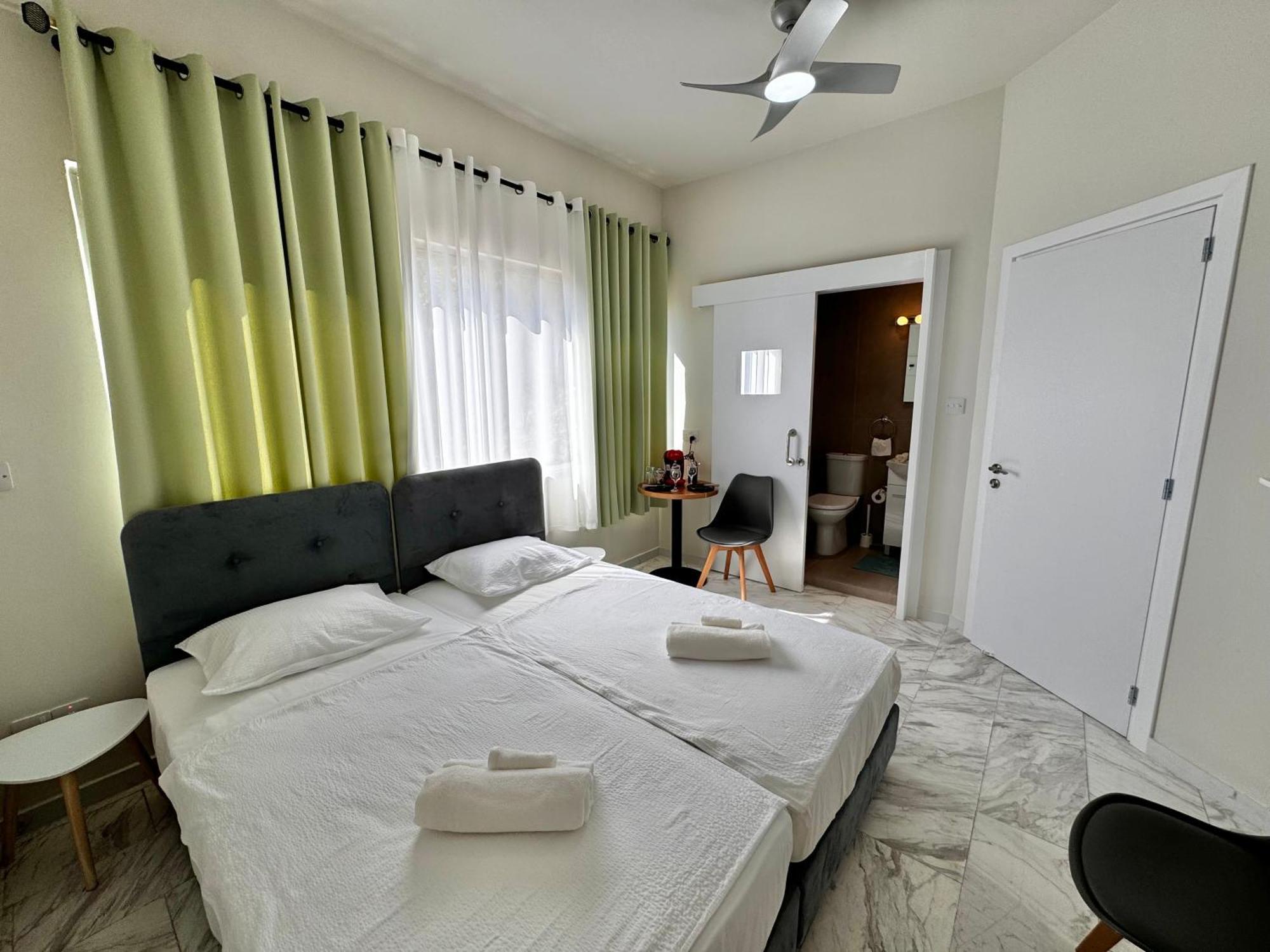 Smart Comfort Roomn3 With Private Bathroom In Location 250m *